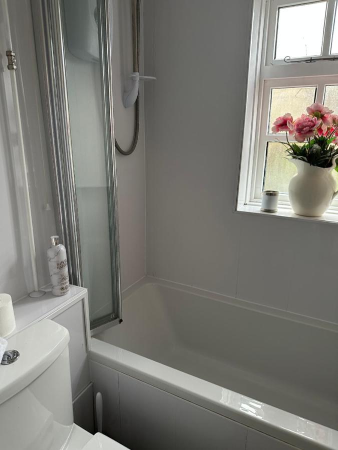 2 Bedroomed Cottage Near Quay เบลคนีย์ ภายนอก รูปภาพ