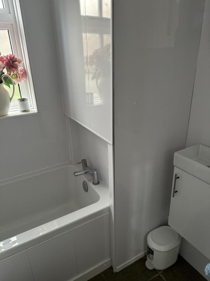 2 Bedroomed Cottage Near Quay เบลคนีย์ ภายนอก รูปภาพ